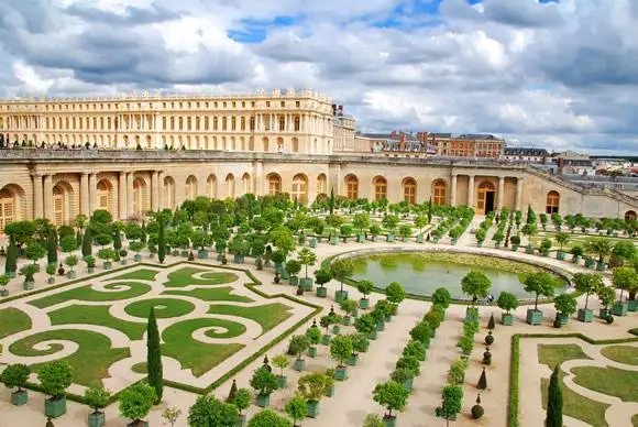 Giverny and Versailles Small Group Day Trip